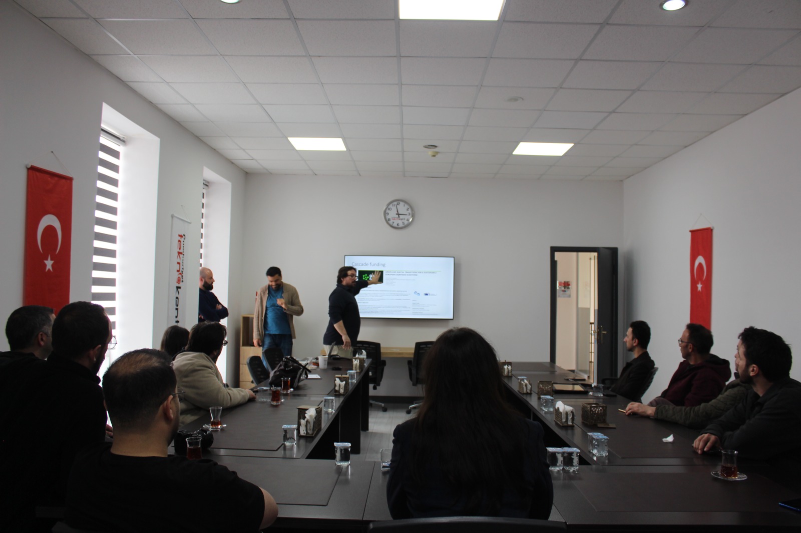 Avrupa Birliği proje fırsatları ile yeni nesil akıllı sensör teknolojilerinin ele alındığı seminer akademisyenler, öğrenciler ve girişimcilerin katılımı ile gerçekleştirildi. - 2