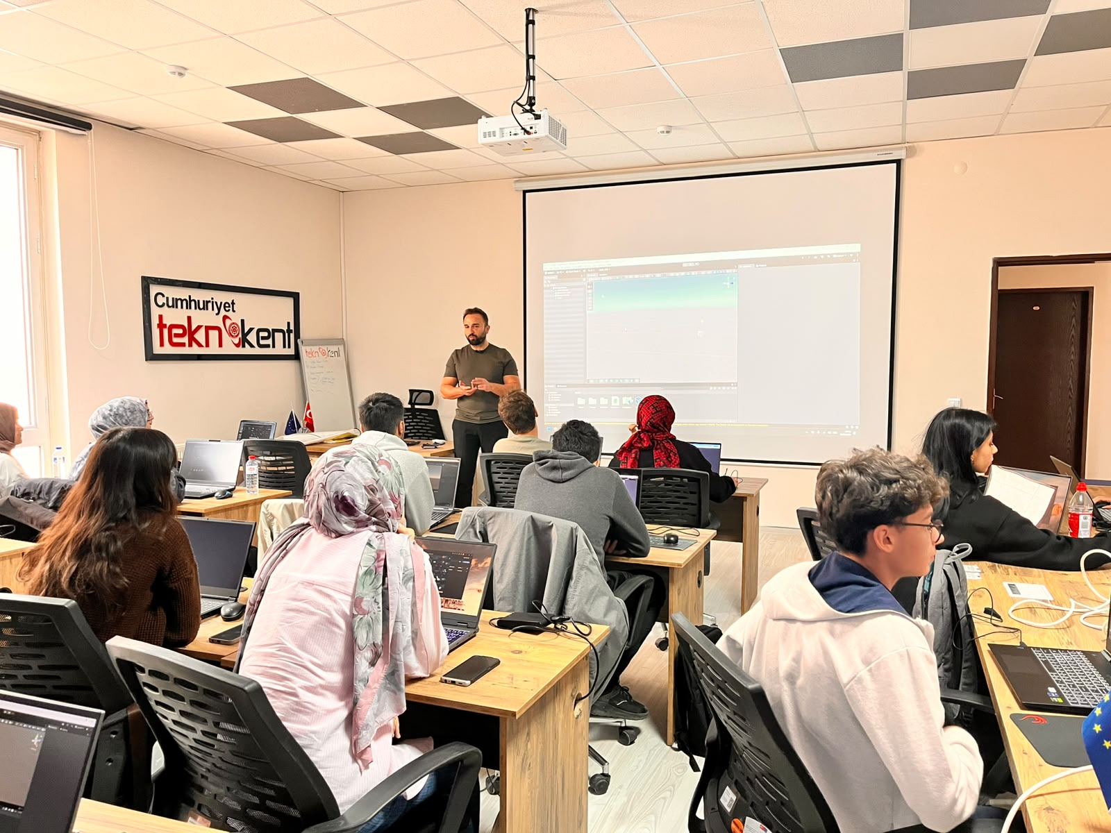 Oyun Geliştirme Programı’nda Eğitimler Devam Ediyor! - 4